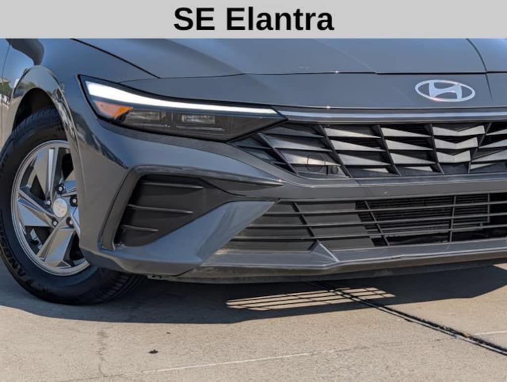Used 2025 Hyundai Elantra SE Sedan