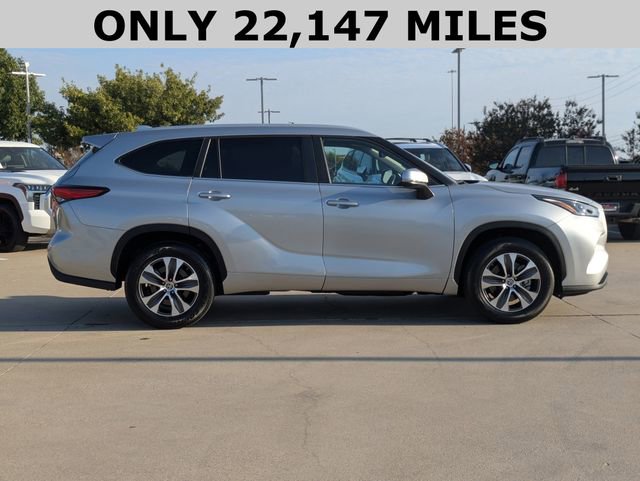 2023 Toyota Highlander XLE photo 4