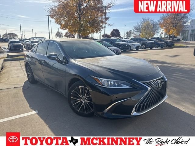 2022 Lexus ES 350's photo