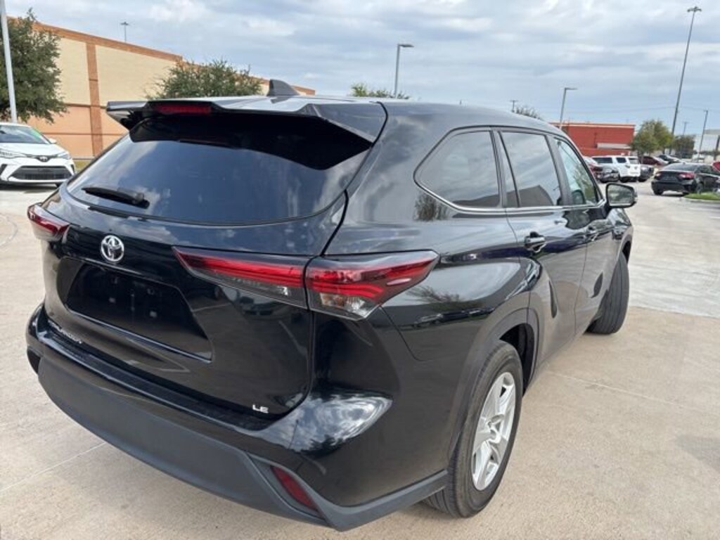 Used 2024 Toyota Highlander LE SUV