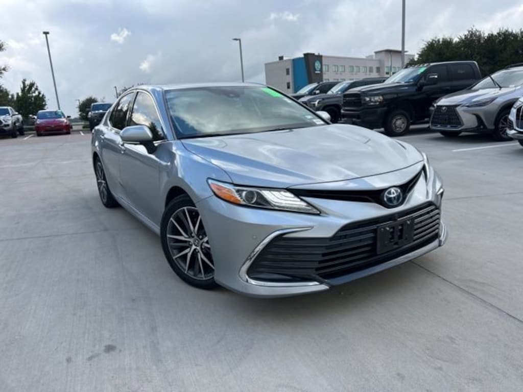 Used 2024 Toyota Camry Hybrid XLE Sedan