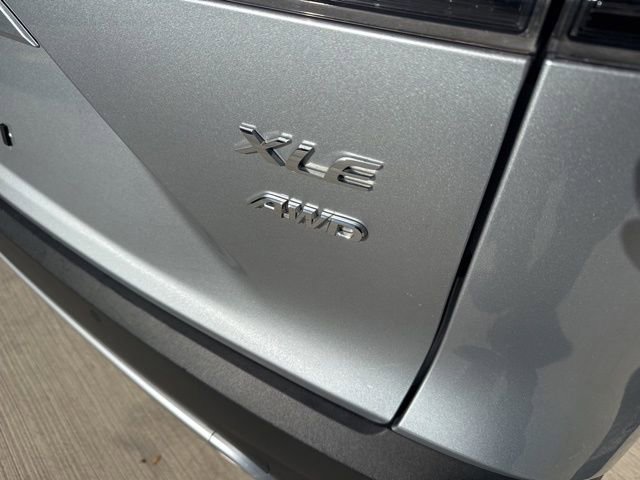 2023 Toyota Corolla Cross XLE photo 4