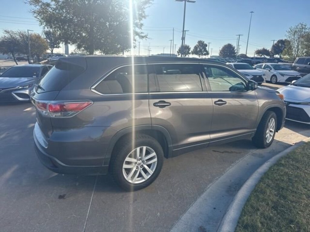 Used 2015 Toyota Highlander LE SUV
