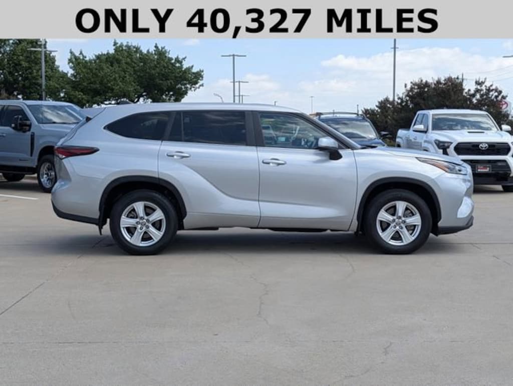 Used 2024 Toyota Highlander LE SUV