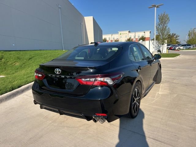 2024 Toyota Camry SE photo 3