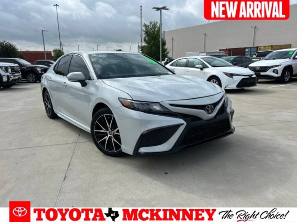 Used 2023 Toyota Camry SE Sedan