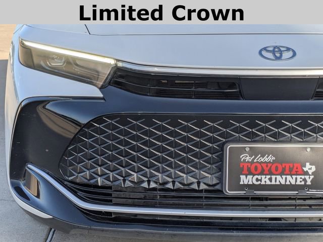 2023 Toyota Crown Limited photo 3