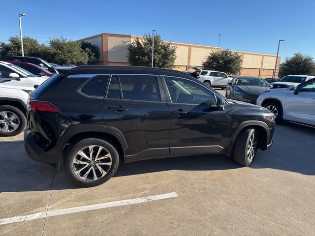 2023 Toyota Corolla Cross XLE photo 3