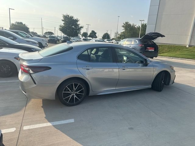 2023 Toyota Camry SE photo 3