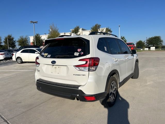 2021 Subaru Forester Premium photo 2
