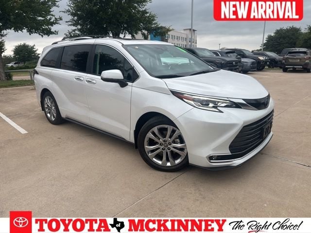 2024 Toyota Sienna Platinum 7-Passenger Hybrid FWD's photo