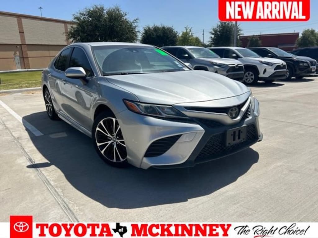 Used 2018 Toyota Camry SE Sedan