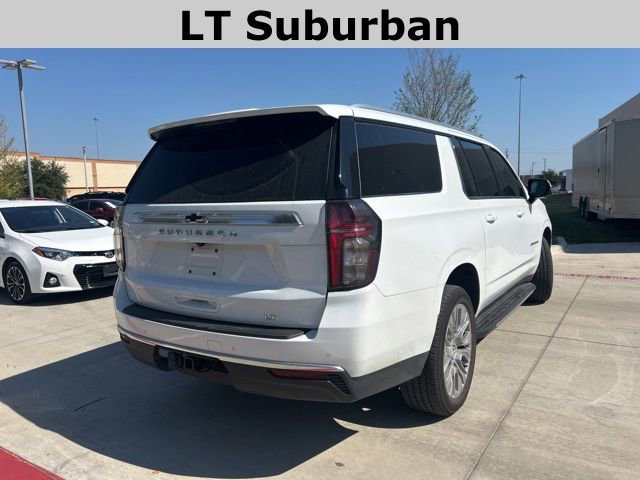 2022 Chevrolet Suburban LT photo 2