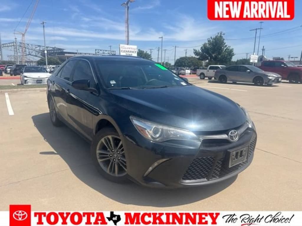 Used 2017 Toyota Camry SE Sedan