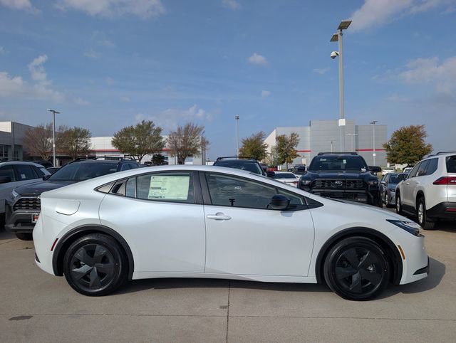 2026 Toyota Prius Plug-in Hybrid SE photo 3