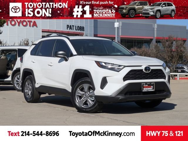 2025 Toyota RAV4 LE's photo