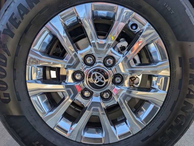 2026 Toyota Tacoma Limited - Photo 8