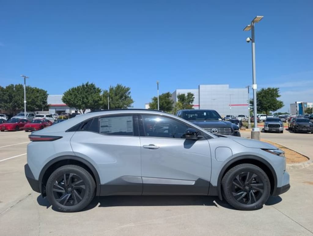 New 2026 Toyota C-HR SE SUV