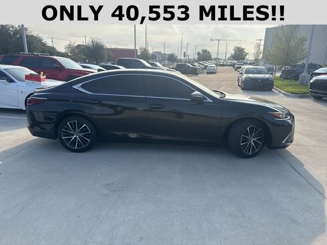 2022 Lexus ES 350 photo 2