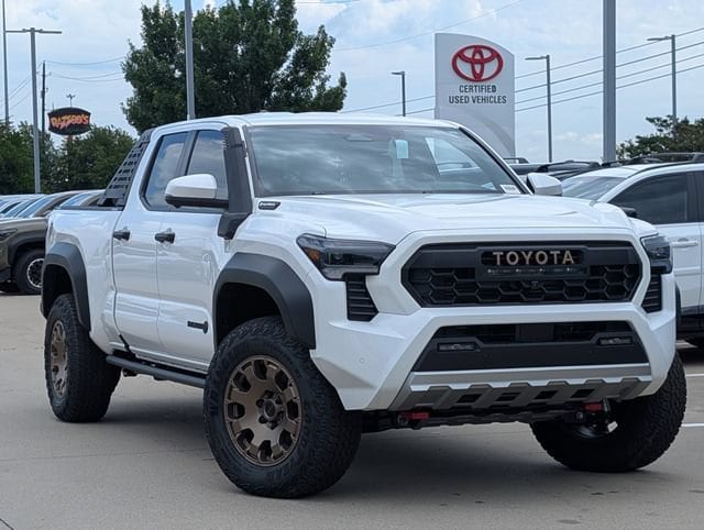 2026 Toyota Tacoma Trailhunter - Photo 2