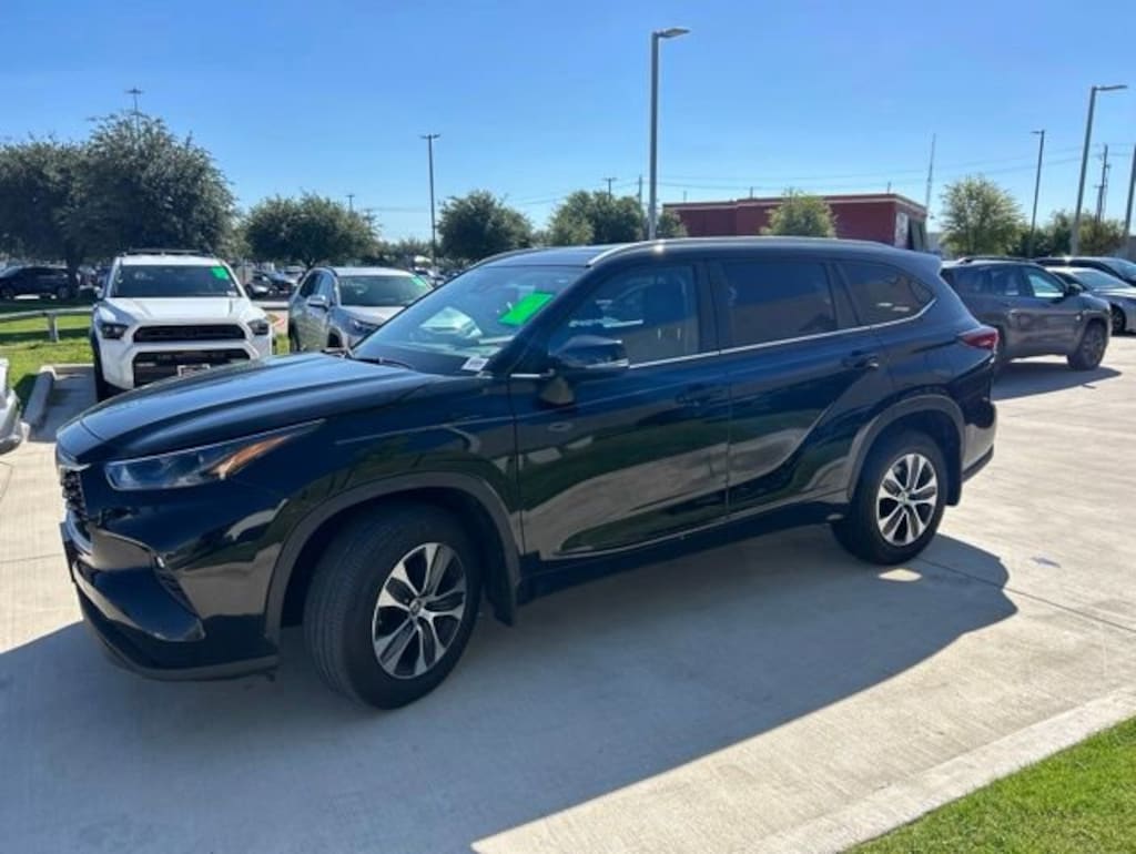 Used 2023 Toyota Highlander XLE SUV