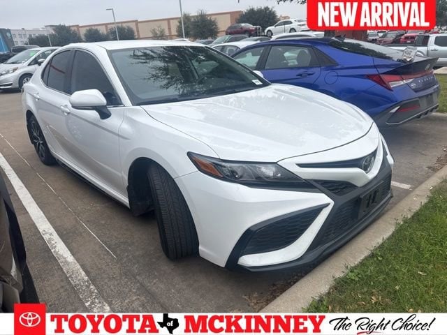 2024 Toyota Camry SE's photo