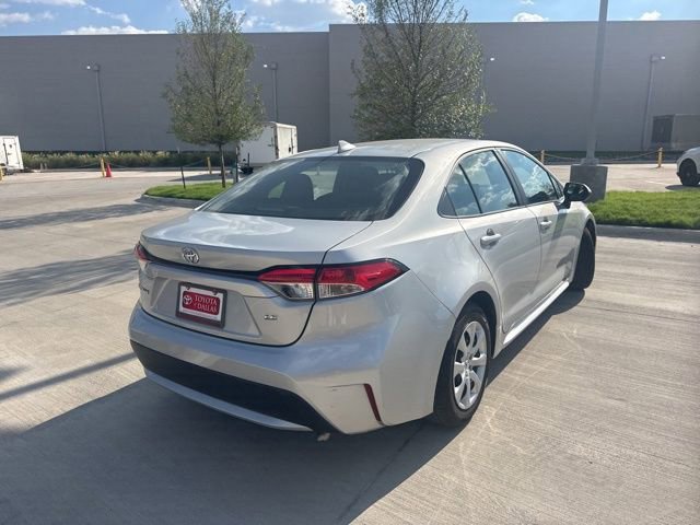 2022 Toyota Corolla LE photo 3