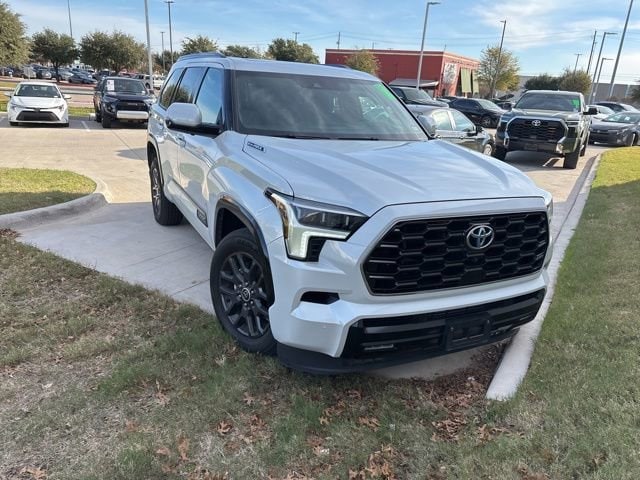 2023 Toyota Sequoia Platinum's photo