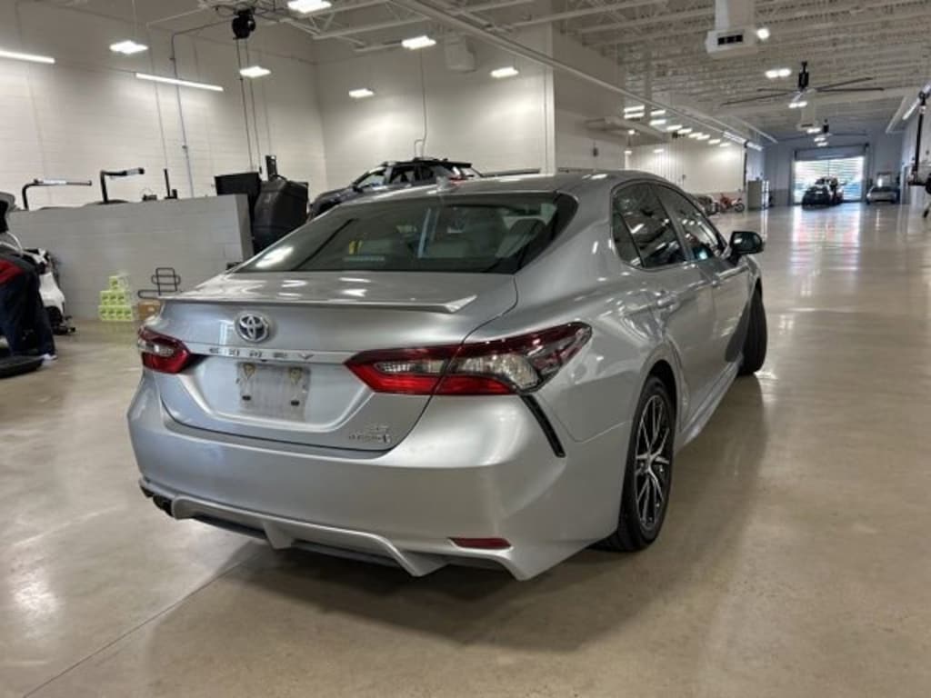 Used 2022 Toyota Camry Hybrid SE Sedan