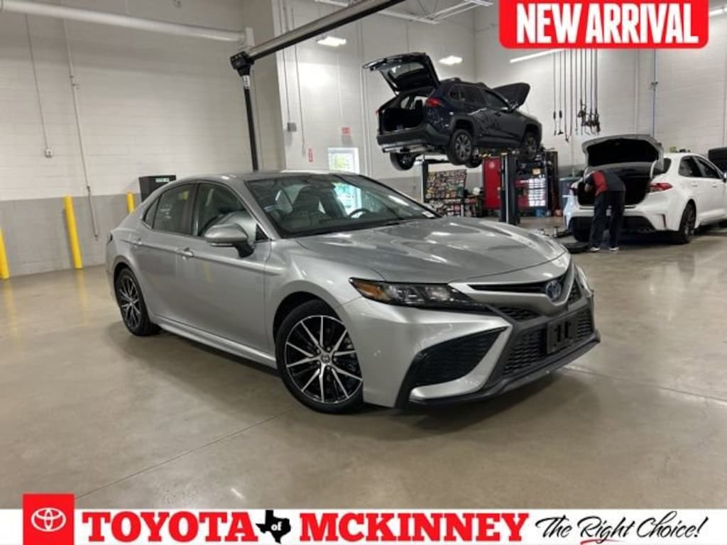 Used 2022 Toyota Camry Hybrid SE Sedan