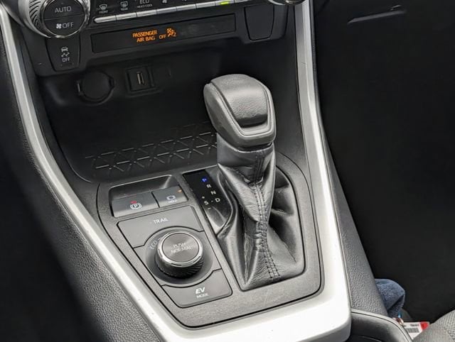 2022 Toyota RAV4 XLE - Photo 13