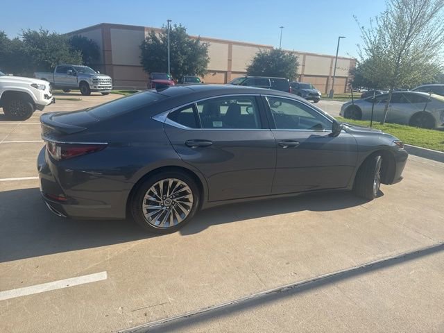 2024 Lexus ES 350 Ultra Luxury photo 2