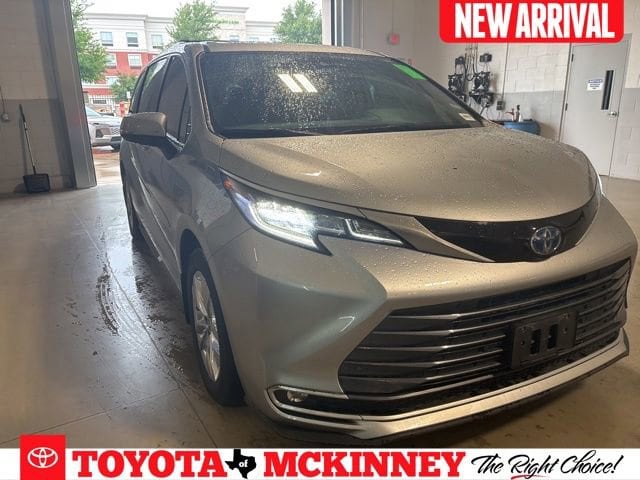 2024 Toyota Sienna Limited 7-Passenger Hybrid AWD's photo
