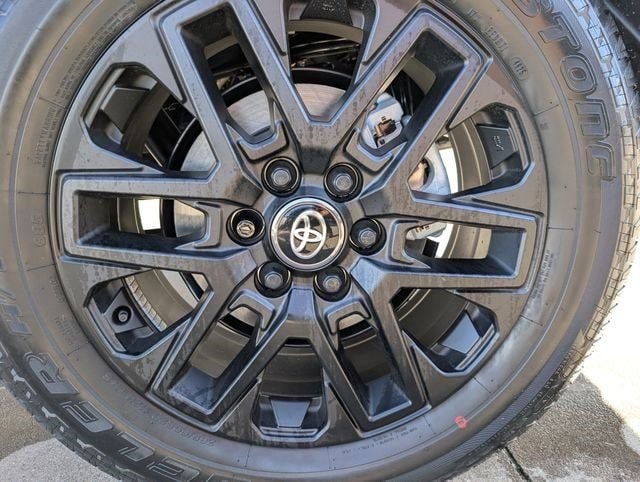 2026 Toyota Tundra Limited - Photo 6