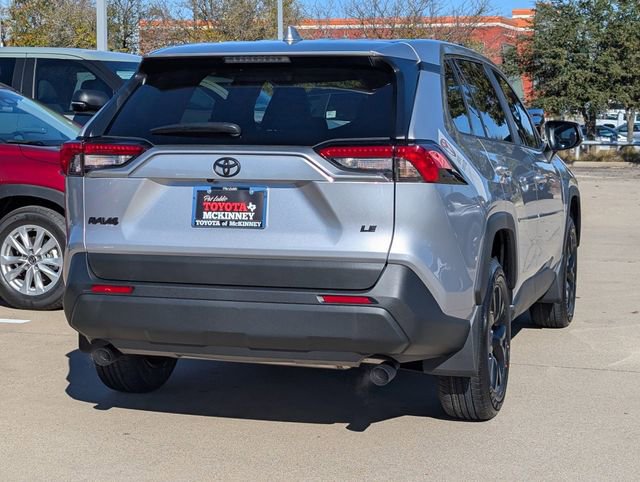 2025 Toyota RAV4 LE photo 4