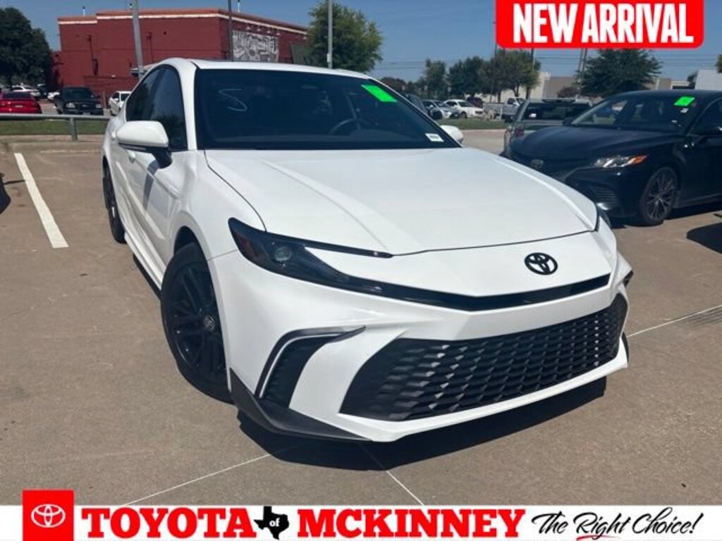 Used 2025 Toyota Camry SE Sedan