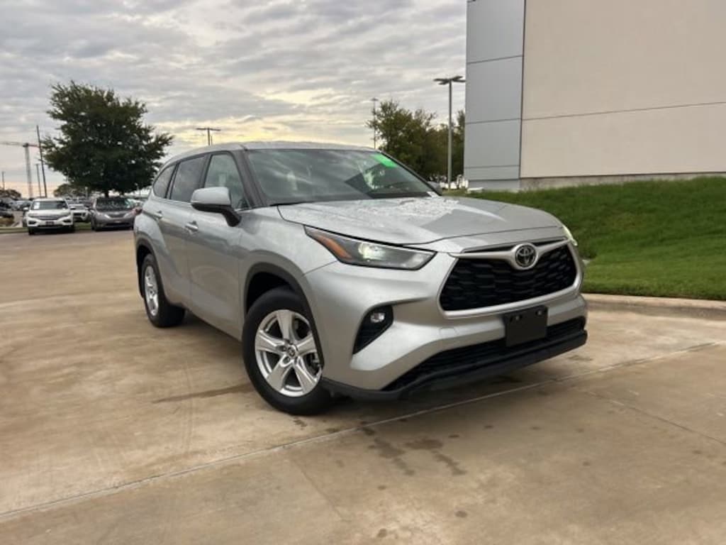 Used 2024 Toyota Highlander LE SUV