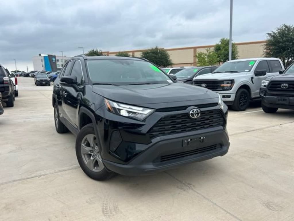 Used 2025 Toyota RAV4 Hybrid XLE SUV
