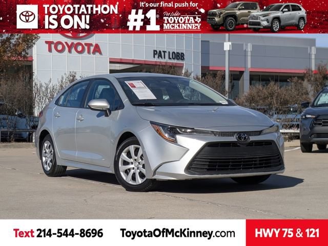 2024 Toyota Corolla LE's photo