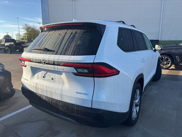 2024 Toyota Highlander Hybrid Limited photo 2