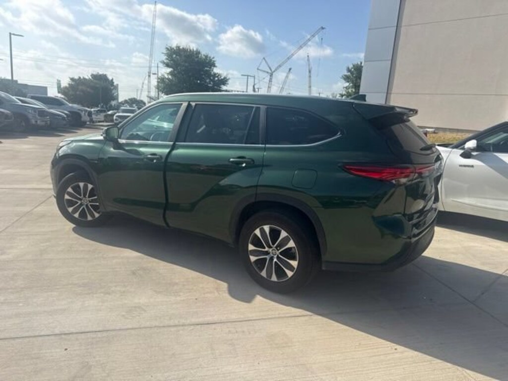 Used 2023 Toyota Highlander Hybrid XLE SUV