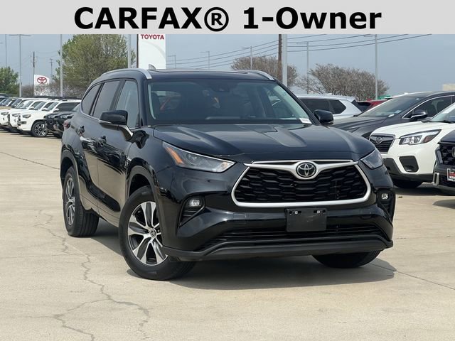 Used 2023 Toyota Highlander XLE with VIN 5TDKDRAH8PS013737 for sale in Mckinney, TX