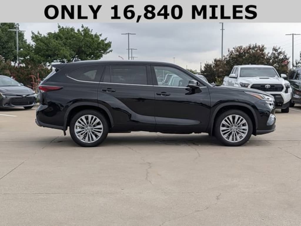 Used 2025 Toyota Highlander Platinum SUV