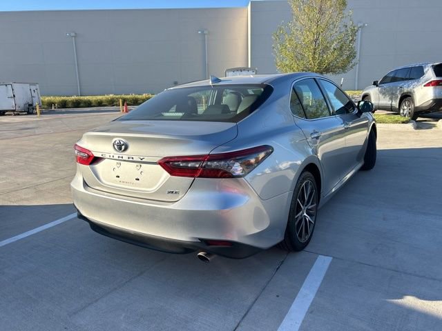2022 Toyota Camry XLE photo 3