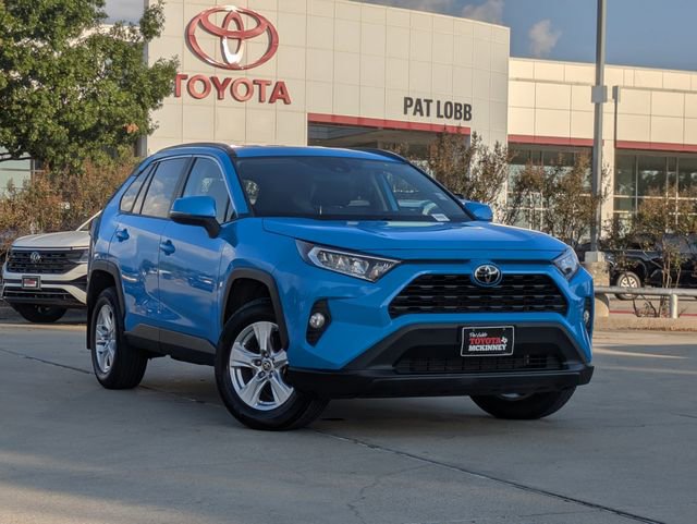 2021 Toyota RAV4 XLE photo 2