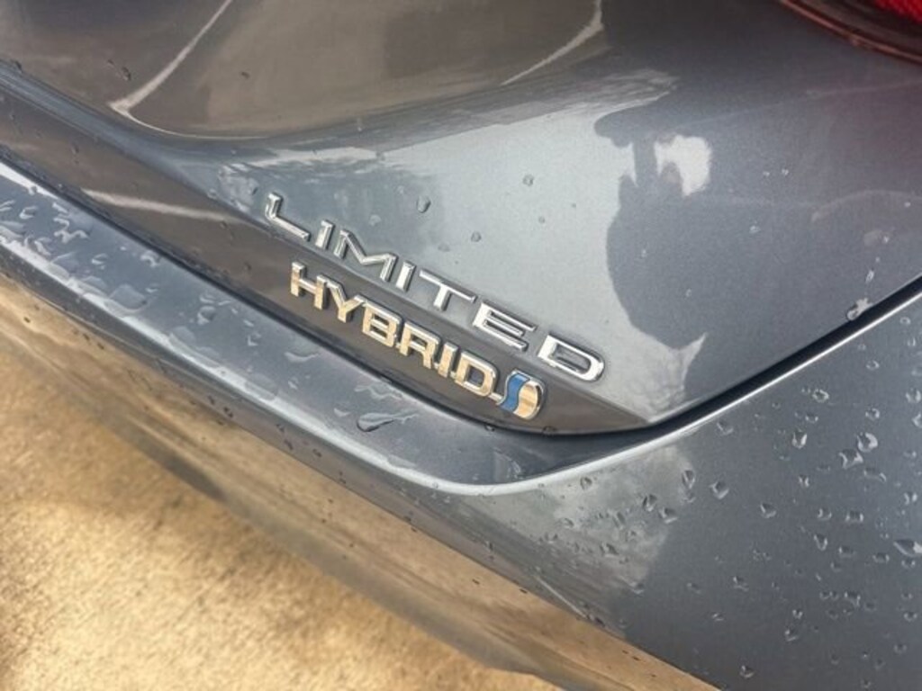 Used 2020 Toyota Avalon Hybrid Limited Sedan