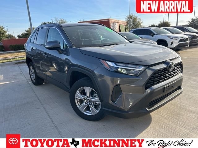 2024 Toyota RAV4 XLE's photo