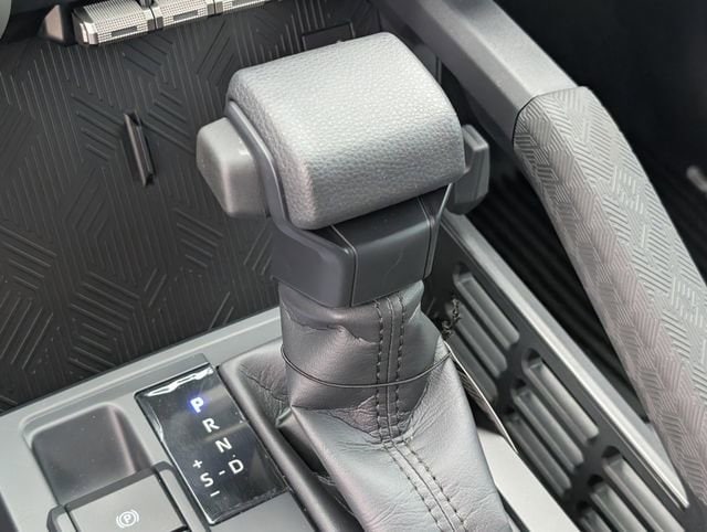 2025 Toyota Tacoma SR5 - Photo 18