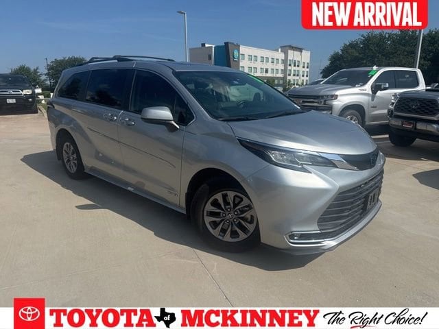 2021 Toyota Sienna XLE 8-Passenger Hybrid FWD's photo