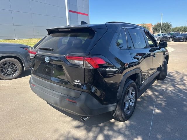 2022 Toyota RAV4 Hybrid XLE photo 3